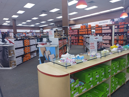 Shoe Store «Famous Footwear», reviews and photos, 9450 W Northern Ave, Glendale, AZ 85305, USA