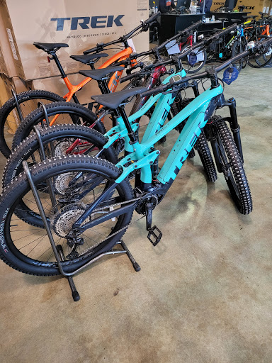 Bicycle Store «The Trek Bicycle Store of Kansas City-Shawnee», reviews and photos, 10412 Shawnee Mission Pkwy, Shawnee, KS 66203, USA
