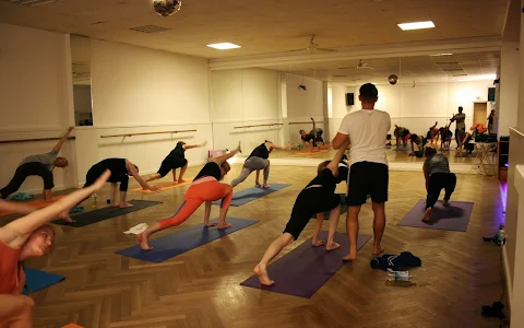 tct.Yoga und Flow-Workout ️ (online, Park und Studio) image
