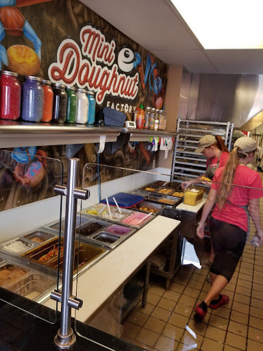 Donut Shop «Mini Doughnut Factory», reviews and photos, 2109 S Dale Mabry Hwy, Tampa, FL 33629, USA