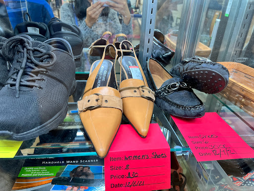 Thrift Store «Goodwill Retail Store of Chesterfield – Clayton & Baxter», reviews and photos, 14808 Clayton Rd, Chesterfield, MO 63017, USA