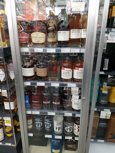 Liquor Store «Bayway World of Liquors», reviews and photos, 639 Bayway, Elizabeth, NJ 07202, USA