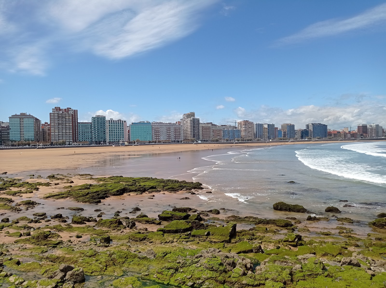 Foto de Playa de San Lorenzo com long bay