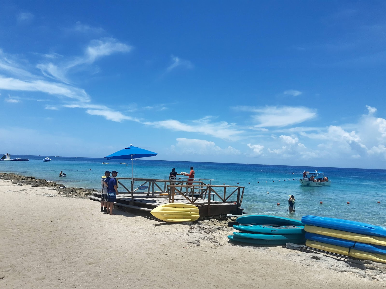 Playa Uvas'in fotoğrafı geniş plaj ile birlikte