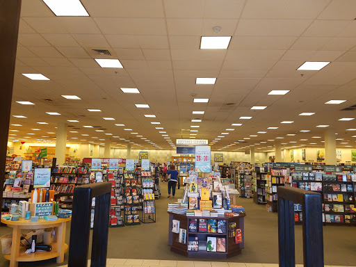 Book Store «Barnes & Noble Booksellers South Corona», reviews and photos, 2470 Tuscany St #101, Corona, CA 92881, USA