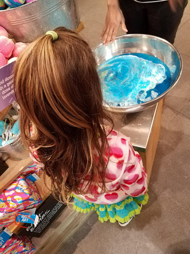 Cosmetics Store «Lush Cosmetics», reviews and photos, 303 Memorial City Way, Houston, TX 77024, USA