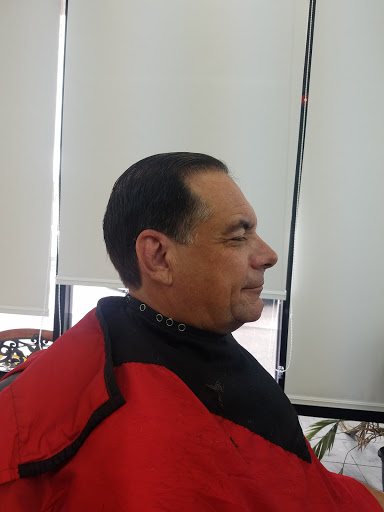 Barber Shop «Bueno Barbershop», reviews and photos, 463 NE 167th St, North Miami Beach, FL 33162, USA