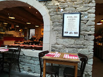 Atmosphère du Restaurant Les Bonnets Rouges - Ar Bonedoù Ruz à Carhaix-Plouguer - n°7