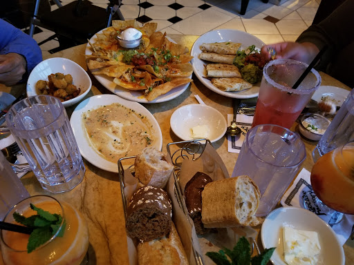 Movie Theater «AMC Loews Raceway 10», reviews and photos, 1025 Corporate Dr, Westbury, NY 11590, USA