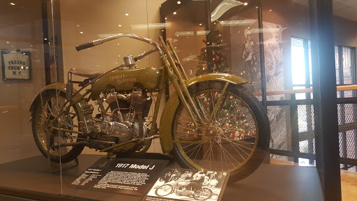 Harley-Davidson Dealer «Mathews Harley-Davidson», reviews and photos, 548 N Blackstone Ave, Fresno, CA 93701, USA