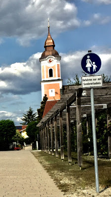 Kirchen, katholische Pfarramt Künzing Pfarramt St.-Severin-Straße 6, 94550 Künzing, Deutschland