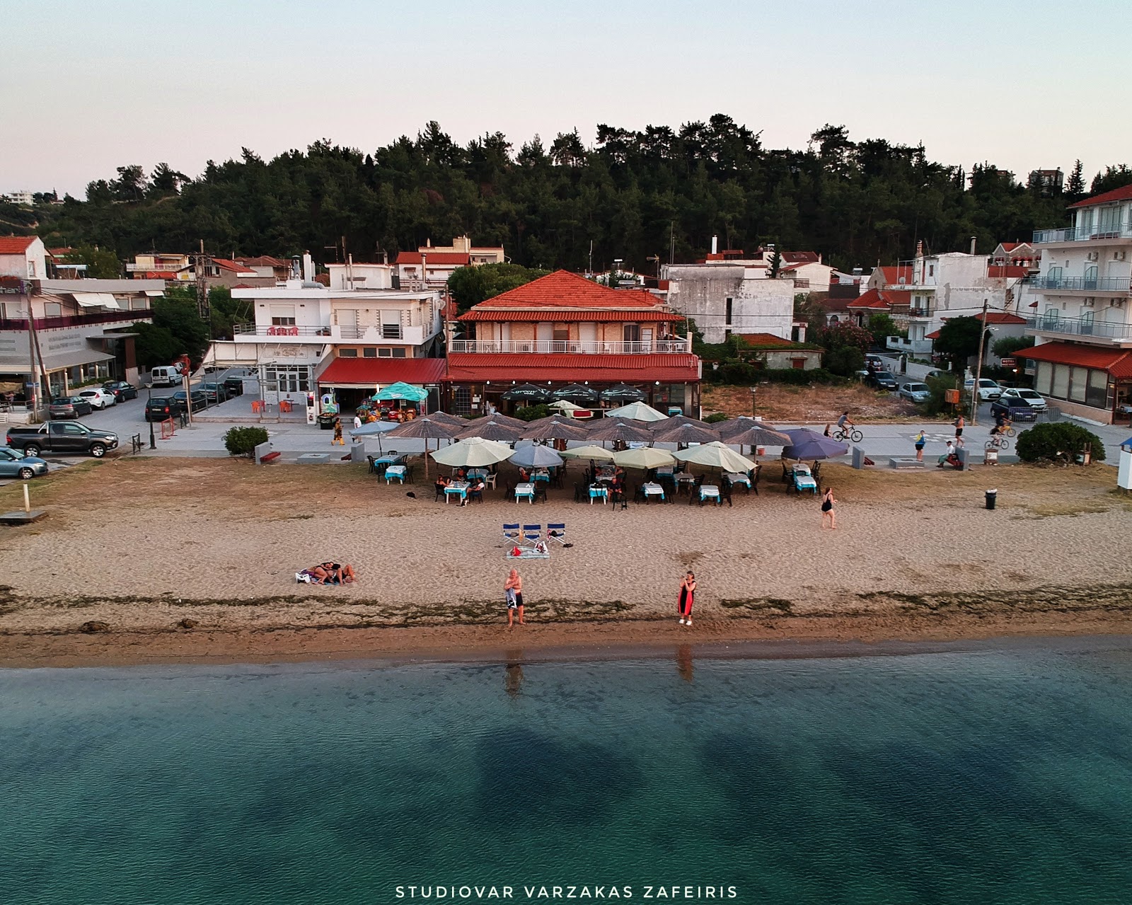 Foto de Agia Triada beach II área de comodidades