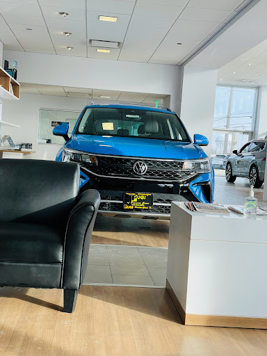 Volkswagen Dealer «Pugi Volkswagen», reviews and photos, 2020 Ogden Ave, Downers Grove, IL 60515, USA