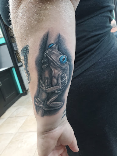 Tattoo Shop «Hold Fast Tattoo and Body Piercing», reviews and photos, 5153 S Ridgewood Ave, Port Orange, FL 32127, USA