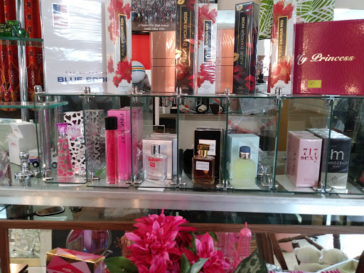 Thrift Store «Re wear Gear and More Thrift Store», reviews and photos, 6900 Stirling Rd, Hollywood, FL 33024, USA