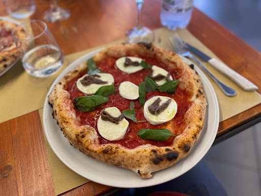 Mani in pasta di Salvo Nonnato in Palermo, Città Metropolitana di Palermo