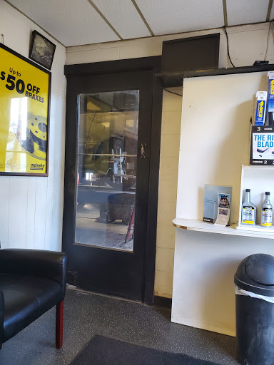 Auto Repair Shop «Meineke Car Care Center», reviews and photos, 7 Crystal Ave, Derry, NH 03038, USA