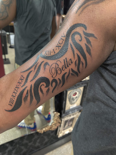 Tattoo Shop «Dallas Tattoo & Arts Company», reviews and photos, 2712 Live Oak St, Dallas, TX 75204, USA