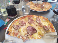 Pizza du Pizzeria La Grotte à Rostrenen - n°13