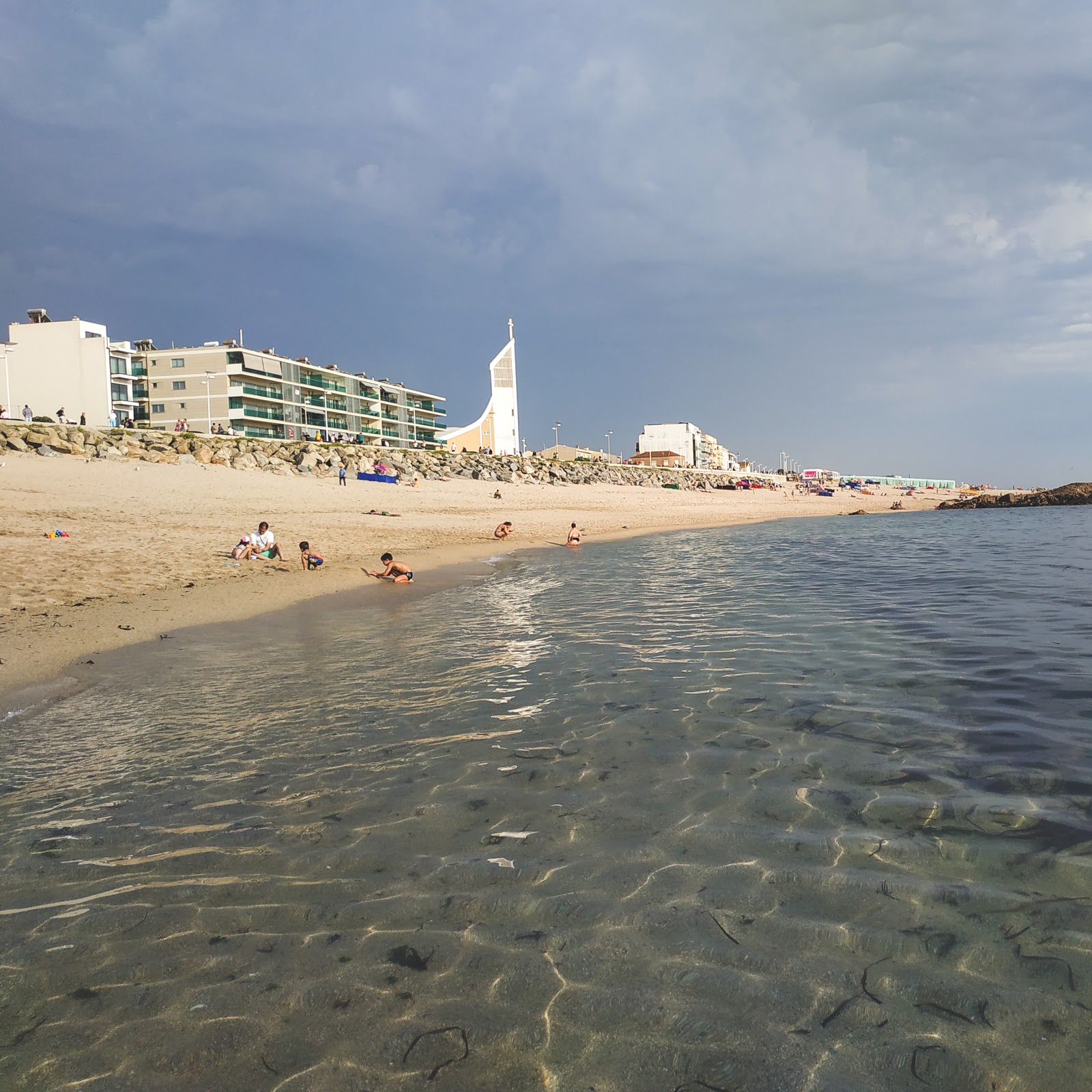 Fotografie cu Caxinas beach cu nivelul de curățenie înalt