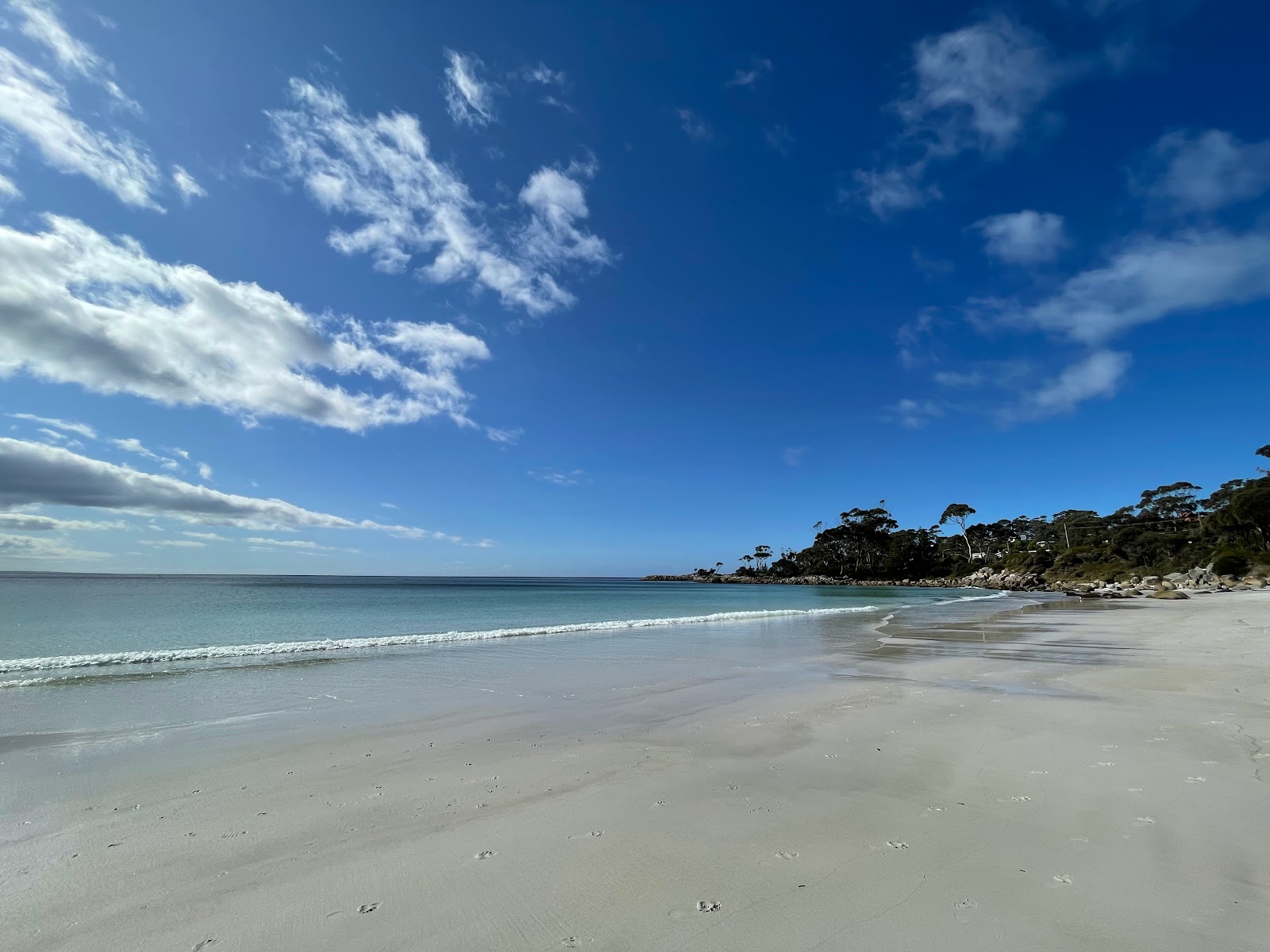 Foto van Binalong Bay met hoog niveau van netheid