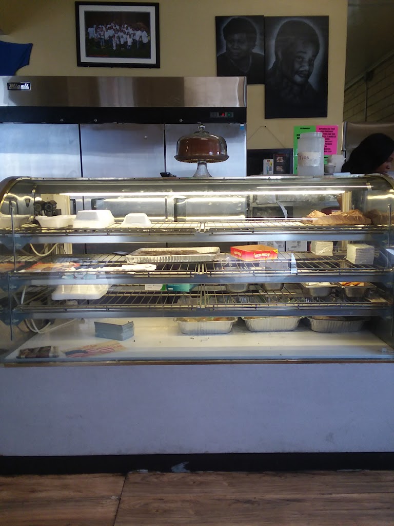 Ed's Smokehouse Soul Food 44703