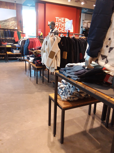 Clothing Store «The North Face», reviews and photos, 702 N Midvale Blvd, Madison, WI 53705, USA