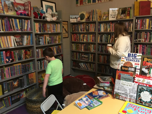 Book Store «Totem Books», reviews and photos, 620 W Court St, Flint, MI 48503, USA