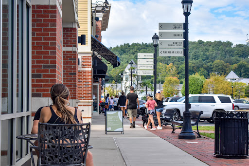 The Shoppes at Farmington Valley, 110 Albany Turnpike, Canton, CT 06019, USA, 