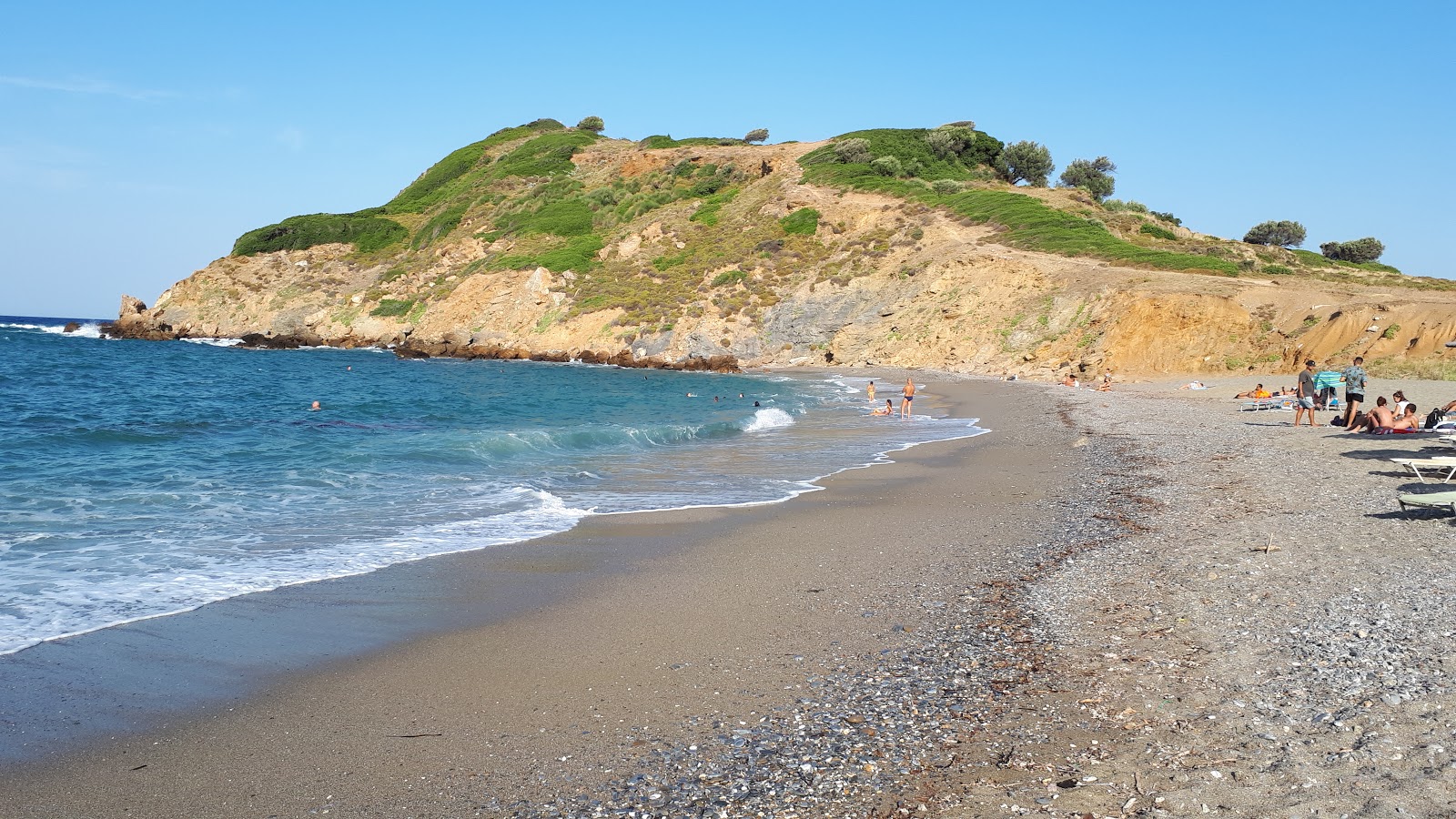 Fotografie cu Xanemos beach cu o suprafață de apa pură turcoaz