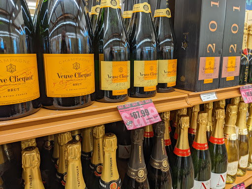 State Liquor Store «NH Liquor & Wine Outlet», reviews and photos, 500 Woodbury Ave, Portsmouth, NH 03801, USA