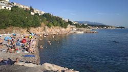 Crikvenica beach'in fotoğrafı dağlarla çevrili