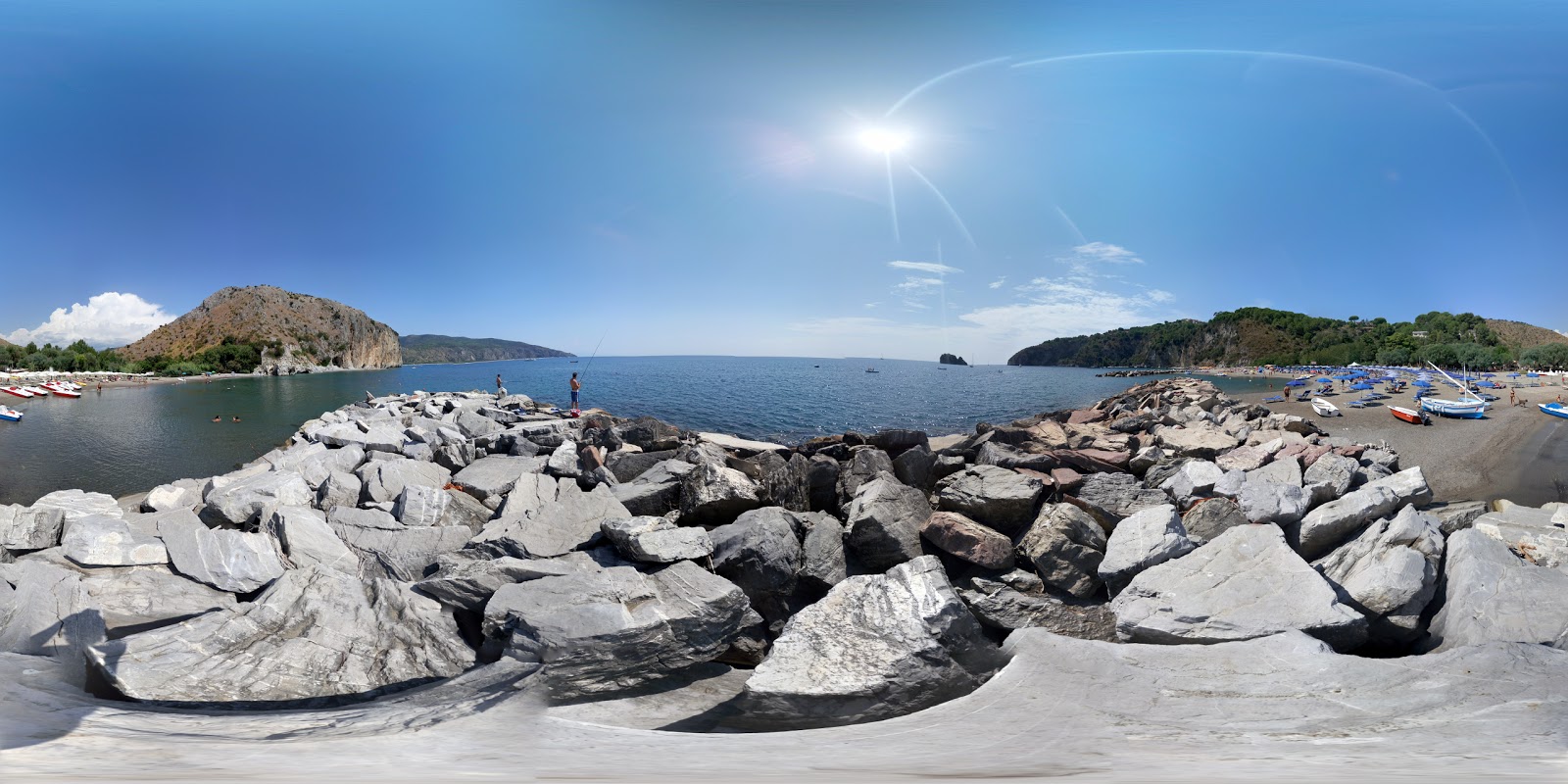 Spiaggia Marinella'in fotoğrafı - rahatlamayı sevenler arasında popüler bir yer