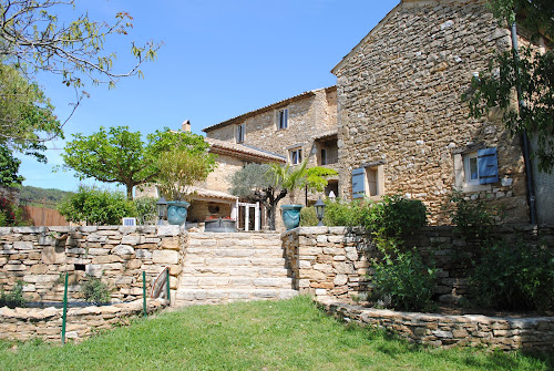 Lodge Gîte La Citadelle : Magnifique mas en pierre tout confort terrasse couverte jardin et piscine privée. De 12 à 18 personnes. Saint-Michel-d'Euzet