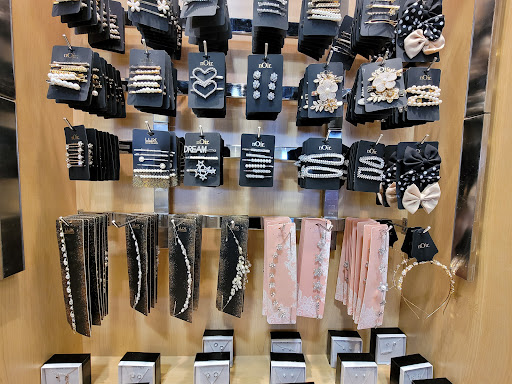 Fashion Accessories Store «Charming Charlie», reviews and photos, 812 Friendly Center Rd #295, Greensboro, NC 27408, USA