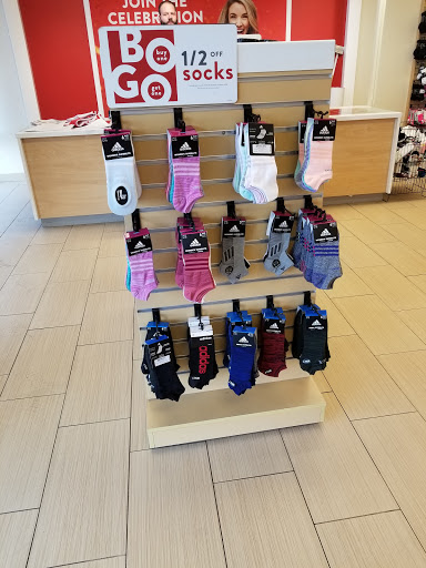 Shoe Store «Famous Footwear», reviews and photos, 2101 Elmwood Ave, Buffalo, NY 14207, USA