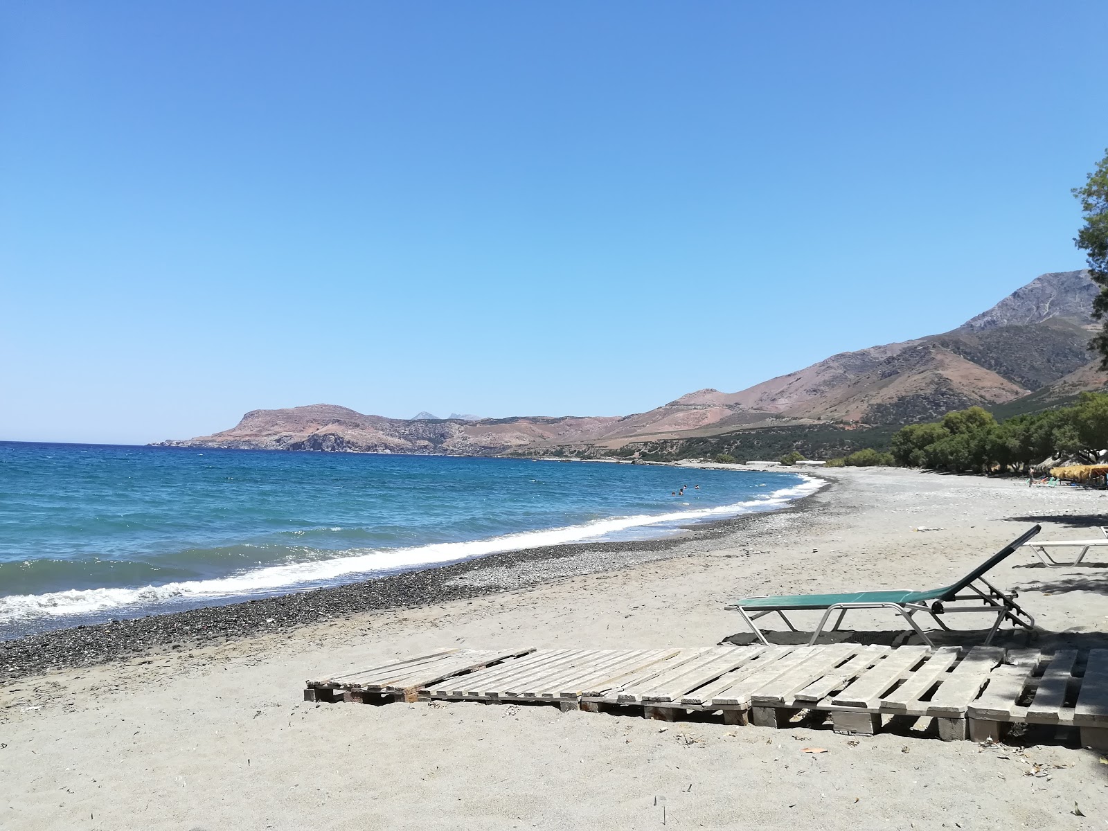 Sfinari Beach'in fotoğrafı imkanlar alanı