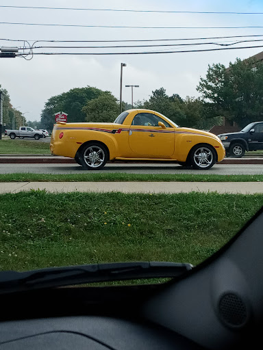 American Restaurant «Swensons (North Akron) Drive-In Restaurants», reviews and photos, 658 E Cuyahoga Falls Ave, Akron, OH 44310, USA