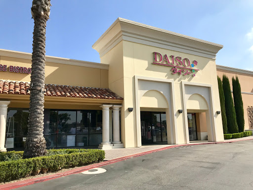 Shopping Mall «Tuskatella Shopping Center», reviews and photos, 1344 N Tustin St, Orange, CA 92867, USA