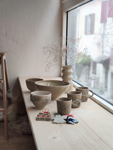 Cours de poterie Atelier de céramique Mérylis Delfieu Les Mages