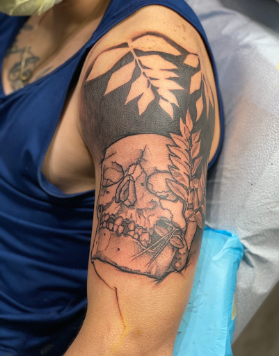 Tattoo Shop «Platinum Rose Studio & Gallery», reviews and photos, 1725 Blairs Ferry Rd, Cedar Rapids, IA 52402, USA