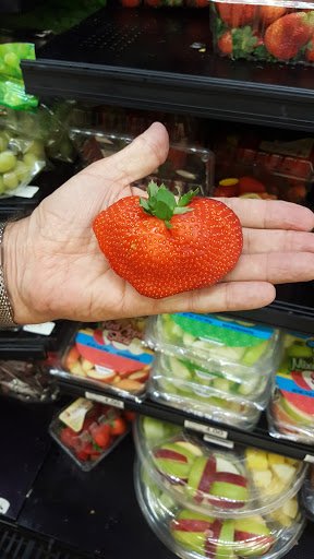 Grocery Store «Fresco y Más», reviews and photos, 3701 NW 7th St, Miami, FL 33126, USA