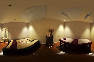 Niloofarabi Massage and Spa Center image