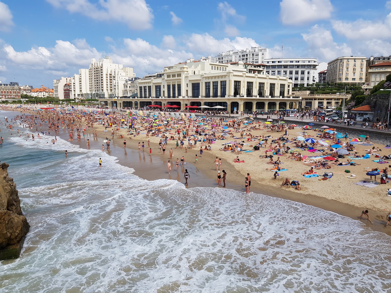 Plage de Biarritz的照片 带有宽敞的海岸