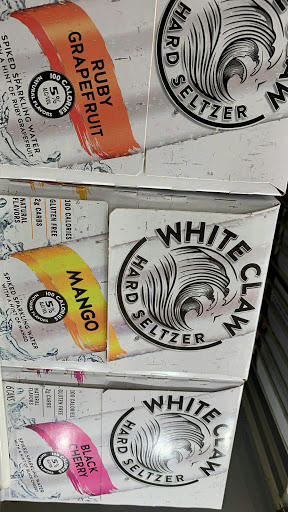 Liquor Store «The Red Barn Liquor», reviews and photos, 1760 W 6th St #101, Corona, CA 92882, USA