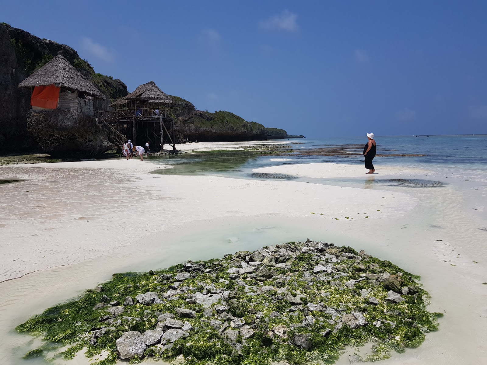 Photo de Mtende Beach entouré de montagnes