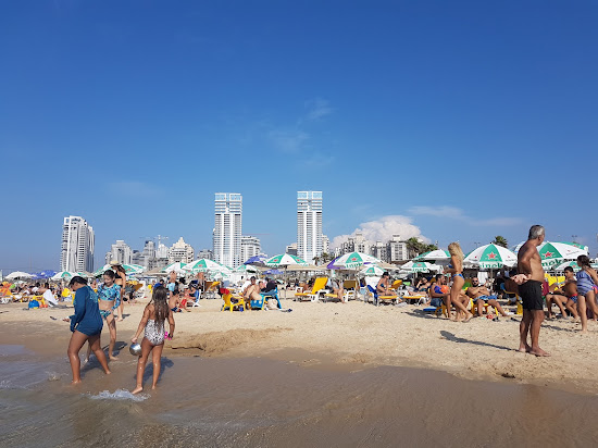 Poleg beach