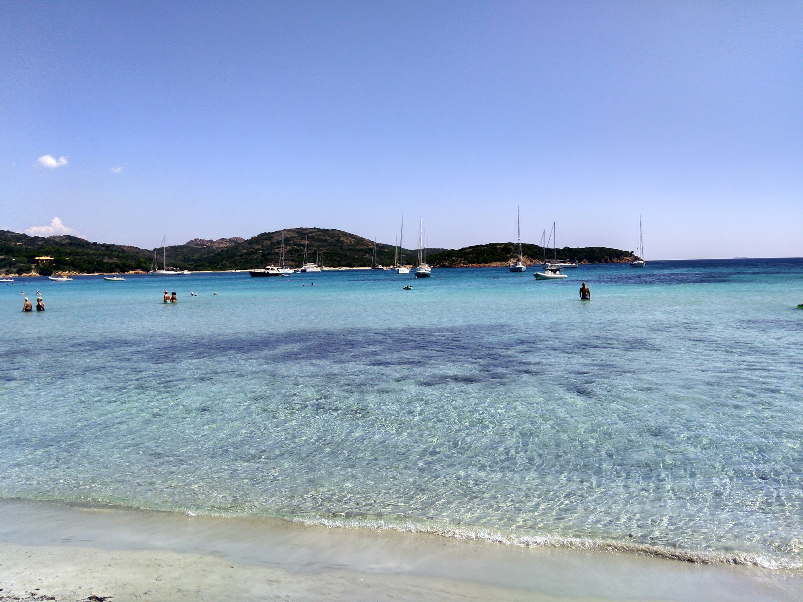 Fotografija Plaža Rondinara nahaja se v naravnem okolju