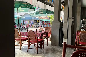 thai food restaurant image
