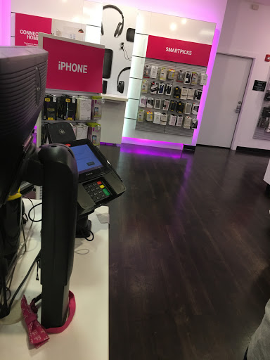 Cell Phone Store «T-Mobile», reviews and photos, 521 Belmont St, Brockton, MA 02301, USA